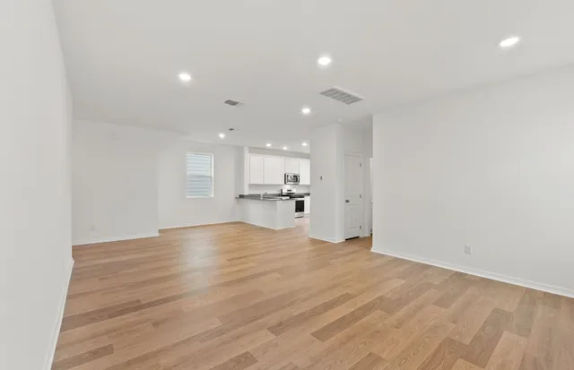 $319,990 | 333 Sullivan Way, Elgin, TX 78621