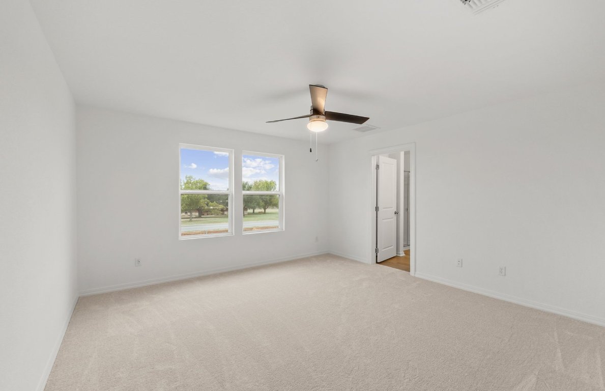 333 Sullivan Way Elgin, TX 78621 - Photo 7 of 18 an empty room with a window
