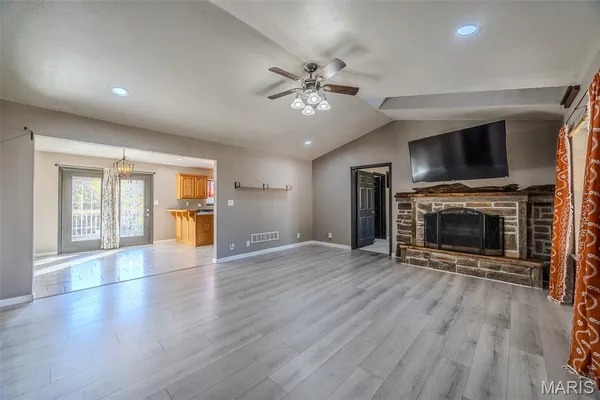 $349,900 | 21504 Horizonway Lane, St. Robert, MO 65584