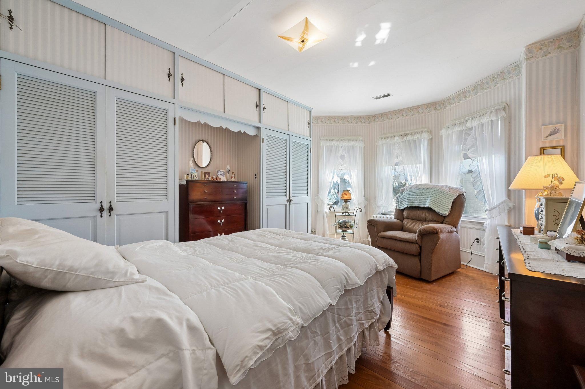228 Heulings Avenue Riverside, NJ 08075 - Photo 15 of 24 Primary Bedroom