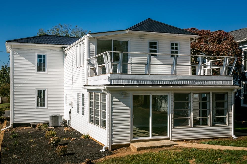 402 5th Street Shenandoah, VA 22849 - Photo 47 of 52 a front view of a house with a yard