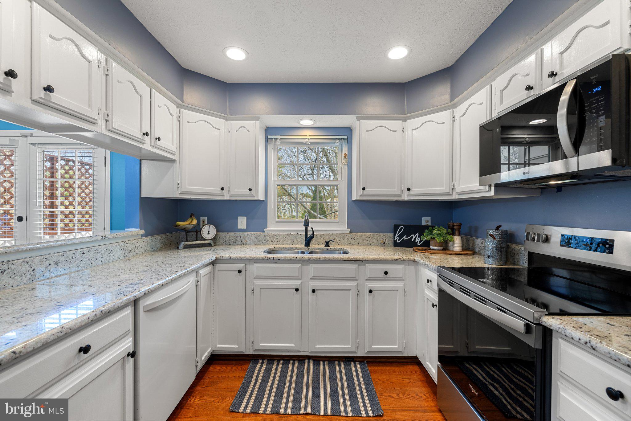 14092 Winding Ridge Lane Centreville, VA 20121 - Photo 17 of 45 Granite Countertops