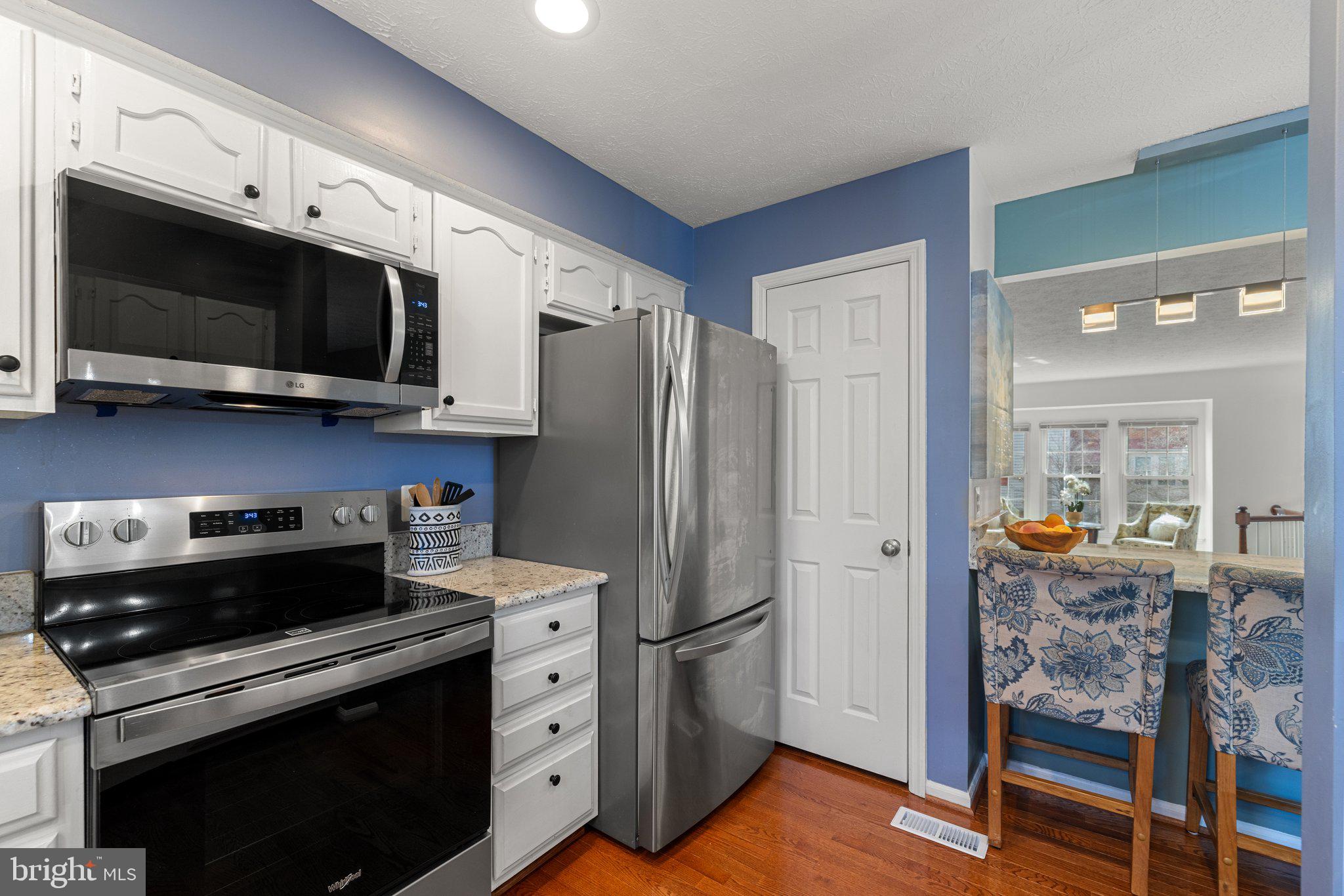 14092 Winding Ridge Lane Centreville, VA 20121 - Photo 20 of 45 Kitchen, New Stove & Microwave