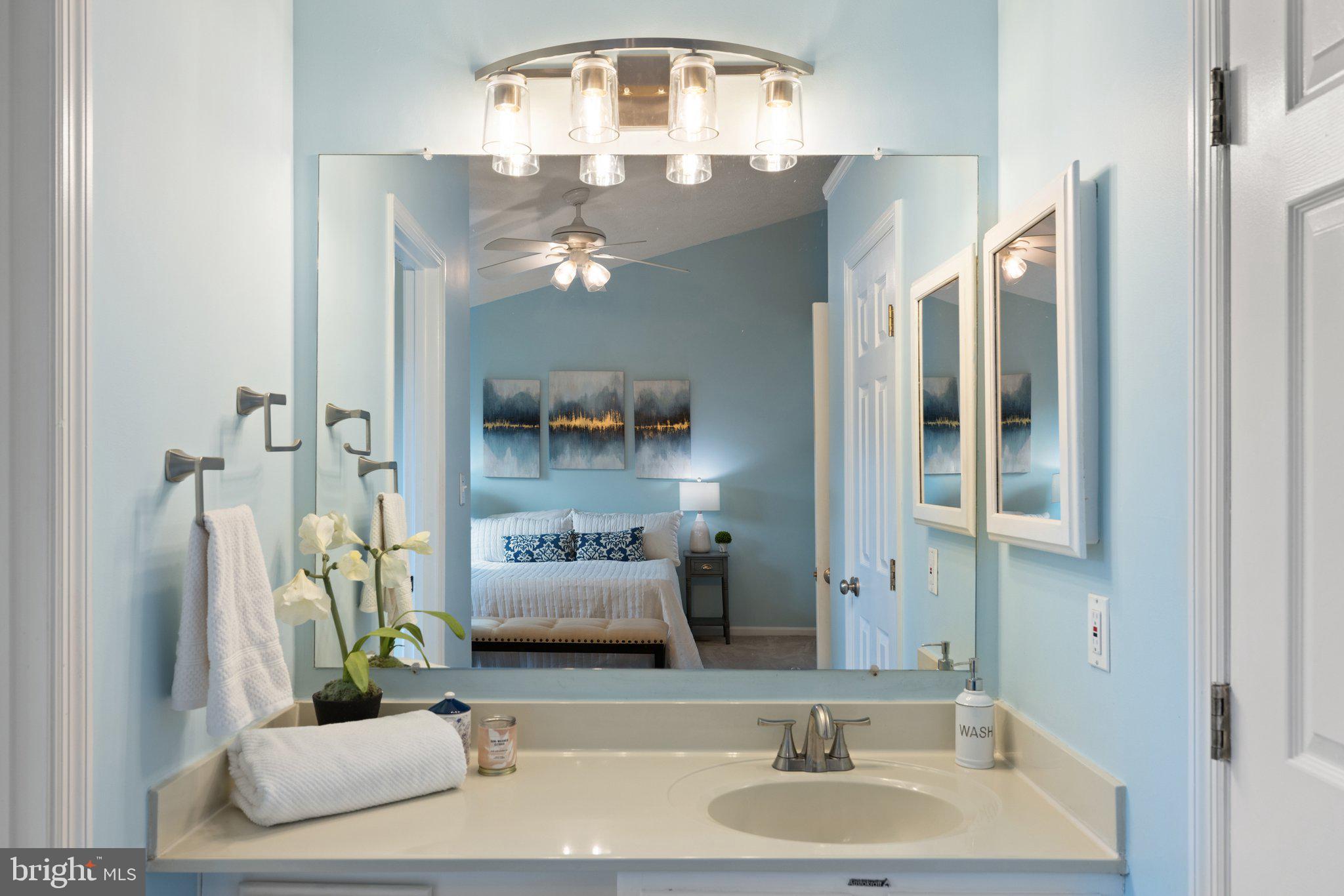 14092 Winding Ridge Lane Centreville, VA 20121 - Photo 29 of 45 Primary En Suite