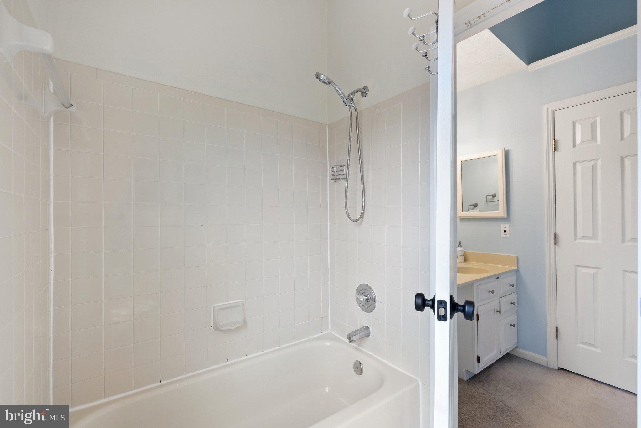 14092 Winding Ridge Lane Centreville, VA 20121 - Photo 31 of 45 Primary Bathroom