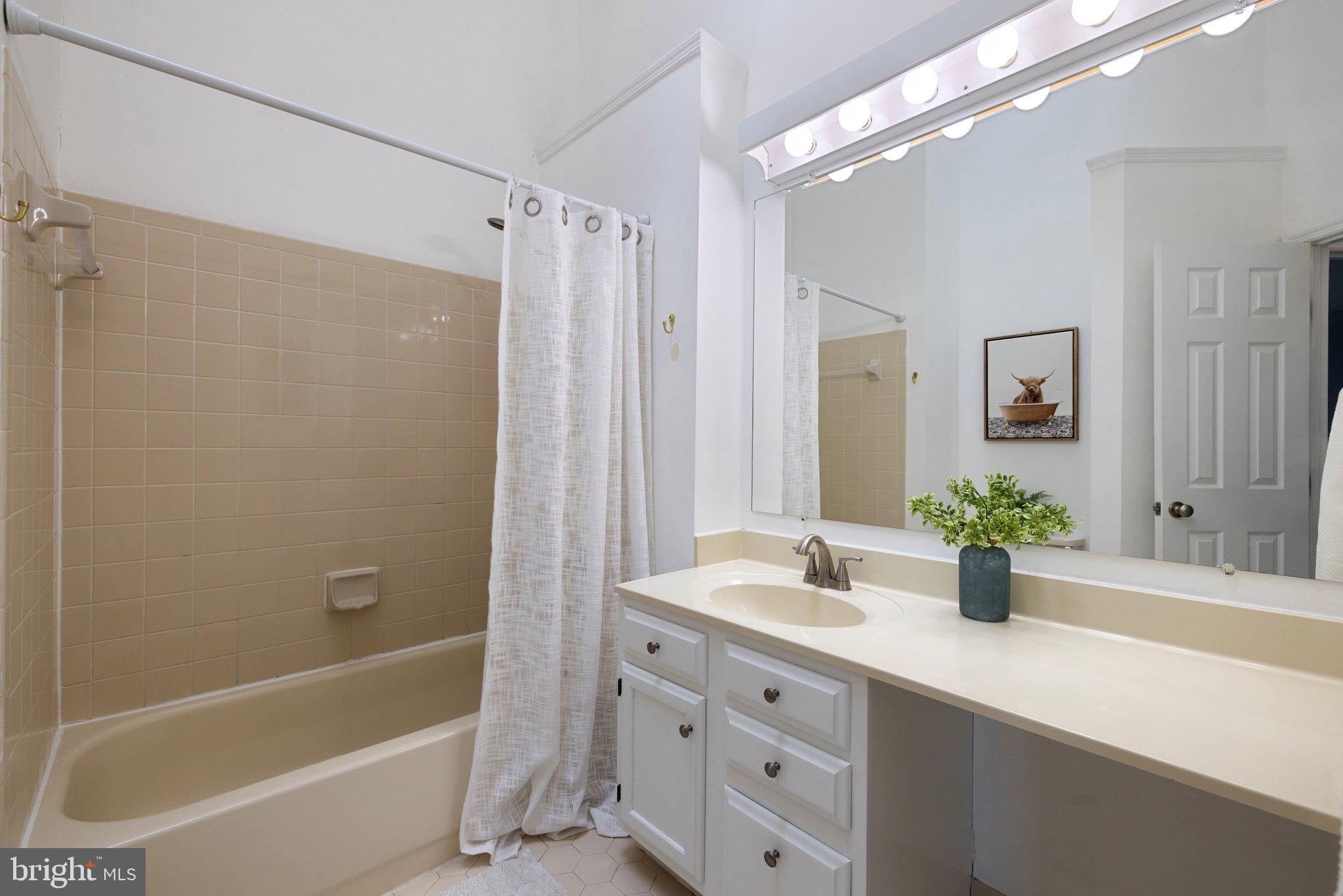 14092 Winding Ridge Lane Centreville, VA 20121 - Photo 36 of 45 Full Bath Hallway