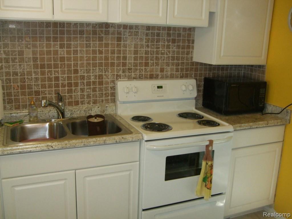 7321 Oak Road Lexington, MI 48450 - Photo 15 of 15 DSCF1726.jpg