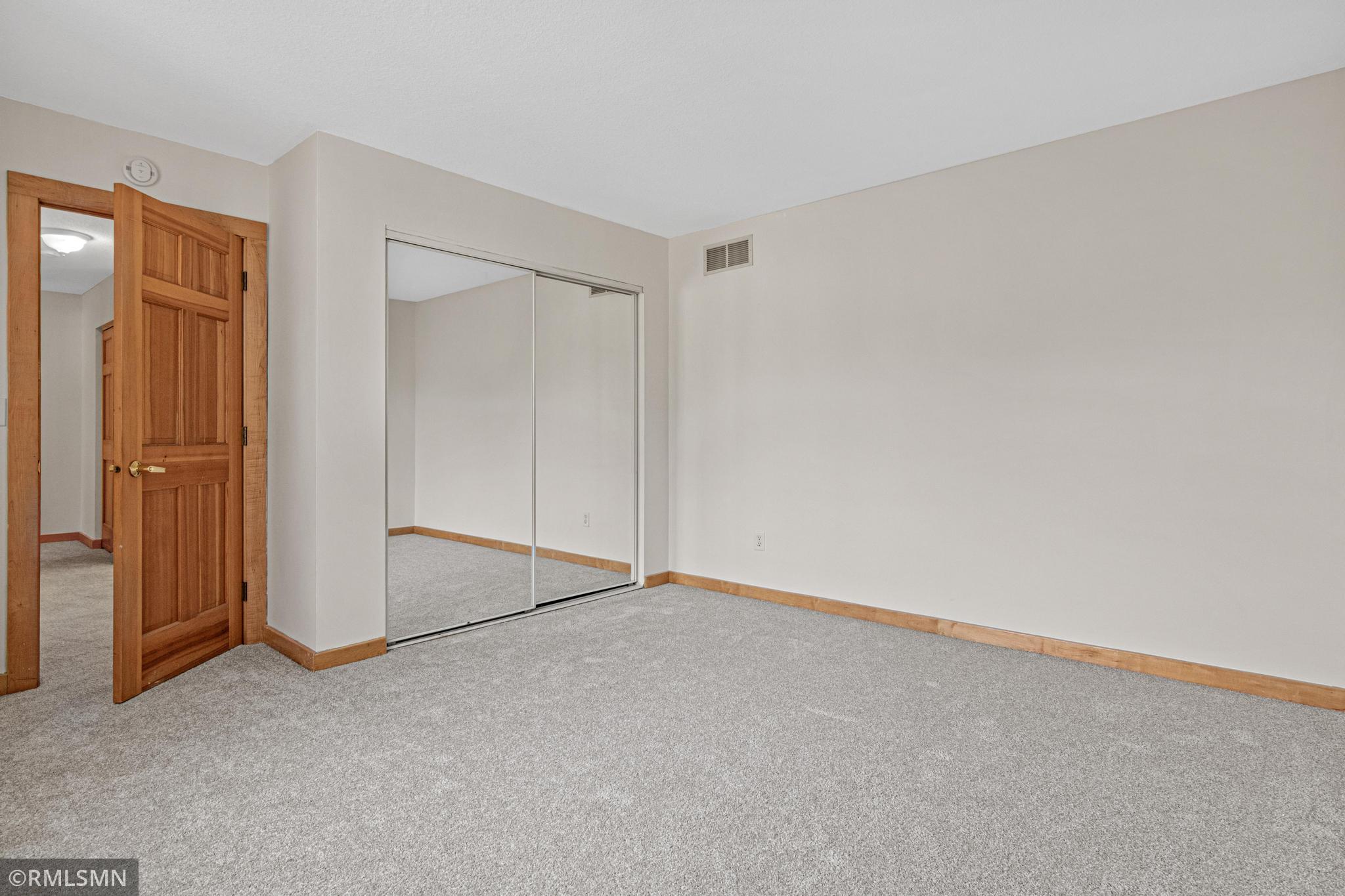 7688 Dunmore Road Woodbury, MN 55125 - Photo 15 of 34 Gallery Image 15