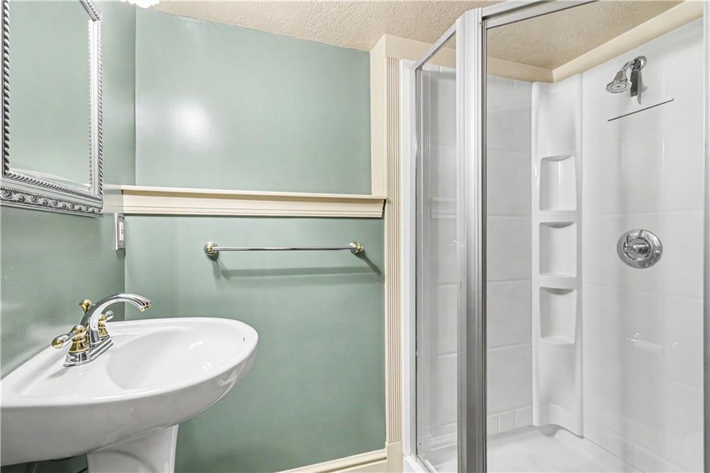 2349 Rochester Road Pittsburgh, PA 15237 - Photo 17 of 26