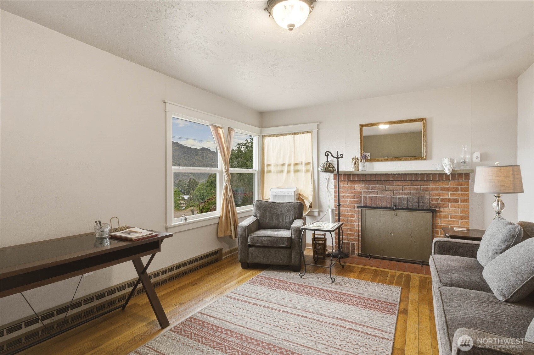 462 Beach Street Pateros, WA 98846 - Photo 5 of 30 a living room with furniture and a fireplace