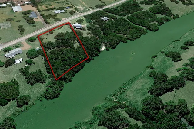 an aerial view of a yard