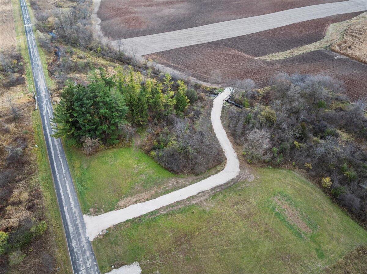 W5197 Green Tree Road Plymouth, WI 53073 - Photo 14 of 37 Driveway