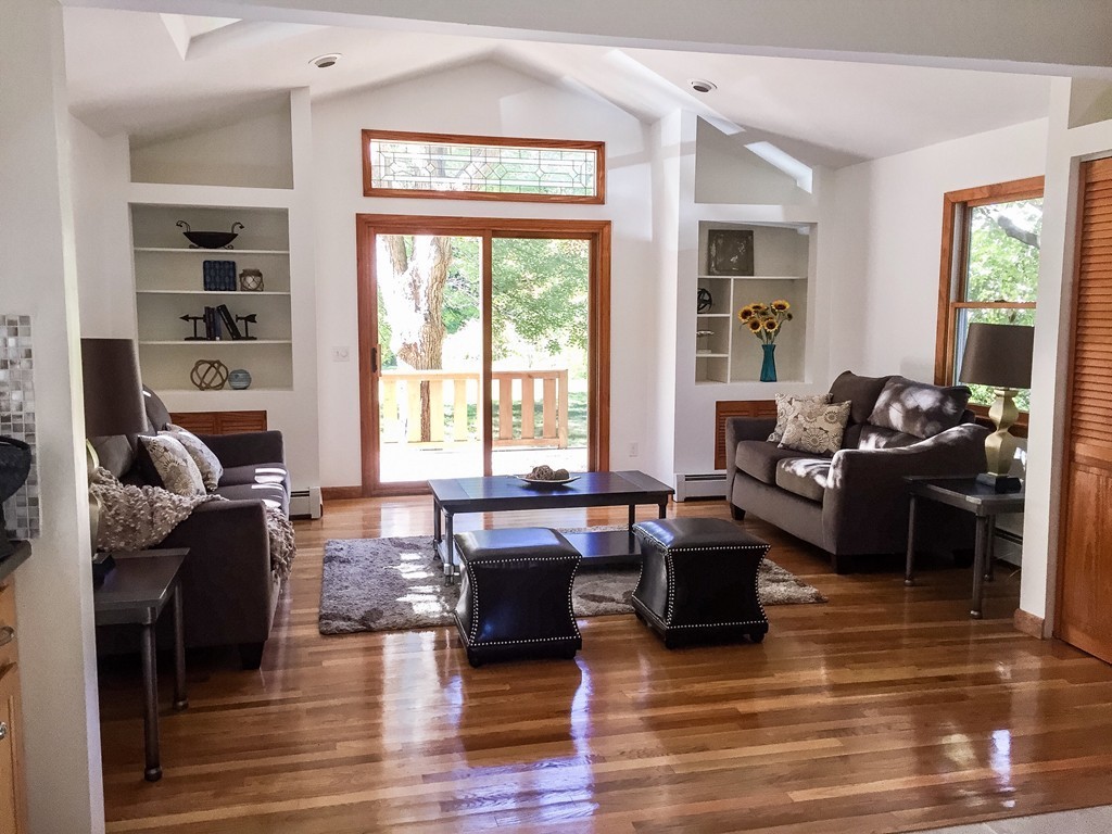 98 Ferncliff Avenue Springfield, MA 01119 - Photo 2 of 27 Gallery Image 2