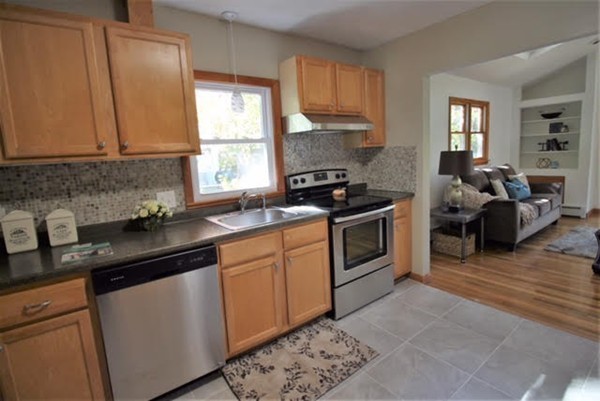 98 Ferncliff Avenue Springfield, MA 01119 - Photo 9 of 27 Gallery Image 9