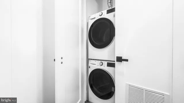 a close up view of a washer and dryer