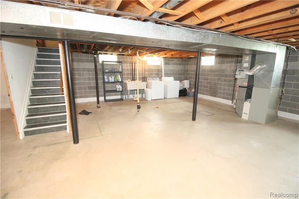 25250 Alex Street Center Line, MI 48015 - Photo 24 of 26