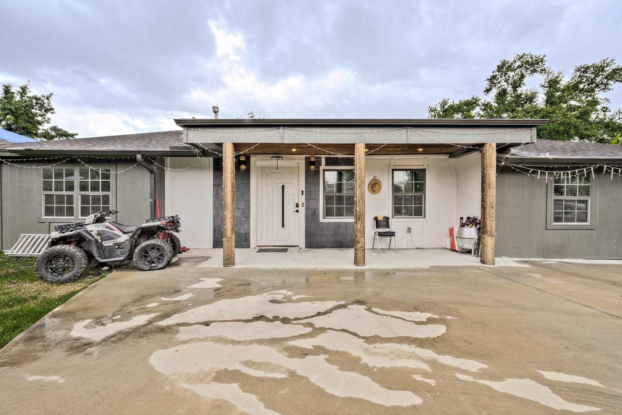 826 Rosewick Street Houston, TX 77015 - Photo 14 of 17 a view of a car garage