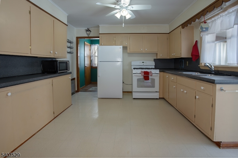 21 Spring Street Ogdensburg, NJ 07439 - Photo 12 of 20