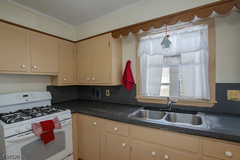 21 Spring Street Ogdensburg, NJ 07439 - Photo 13 of 20