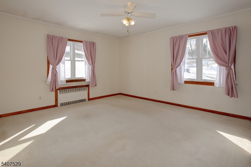 21 Spring Street Ogdensburg, NJ 07439 - Photo 5 of 20