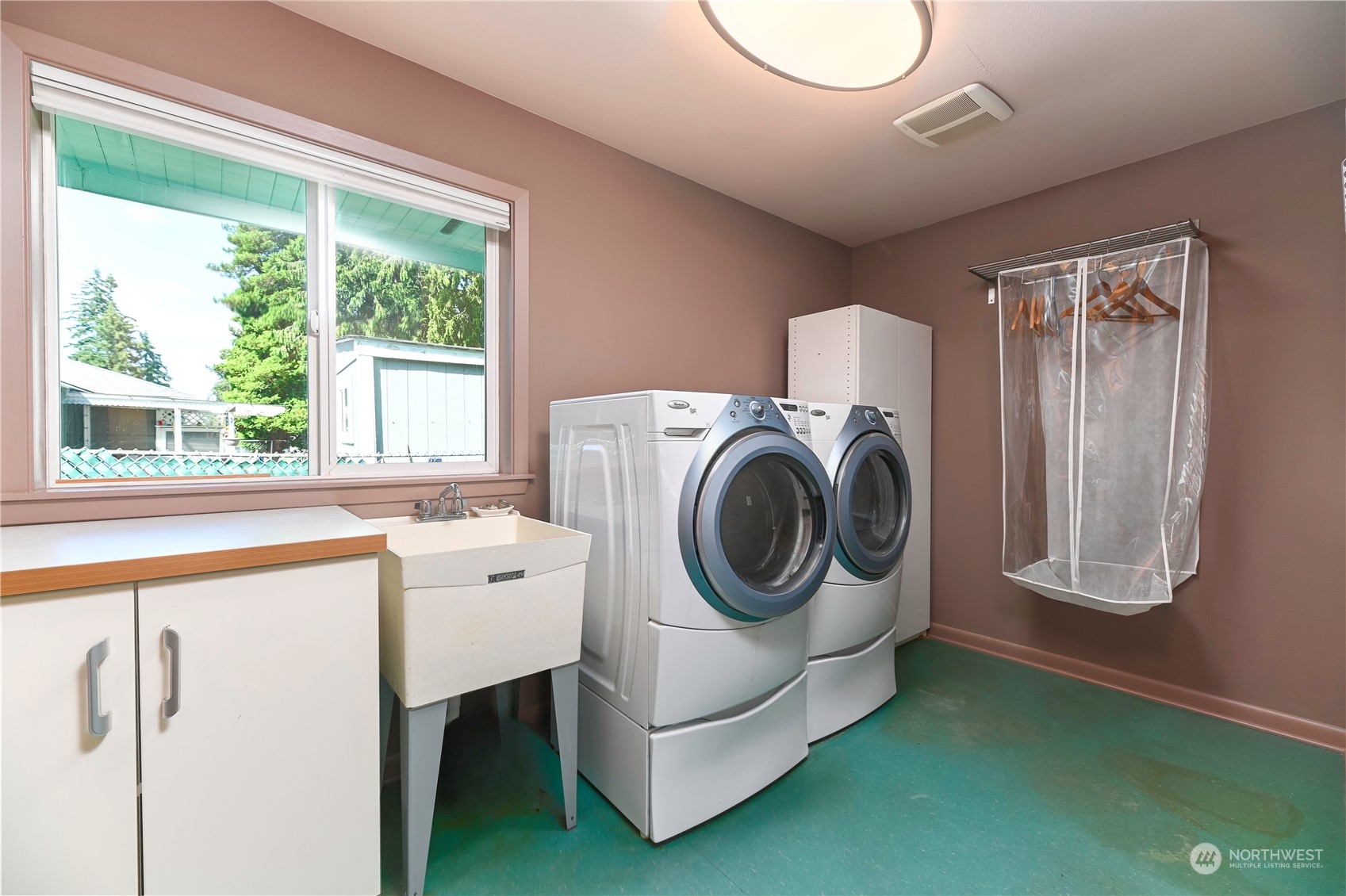 5117 West View Drive Everett, WA 98203 - Photo 13 of 27