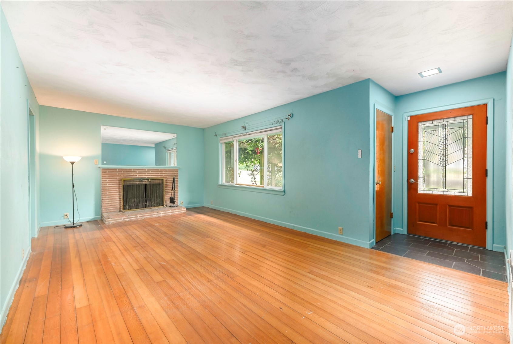 5117 West View Drive Everett, WA 98203 - Photo 2 of 27