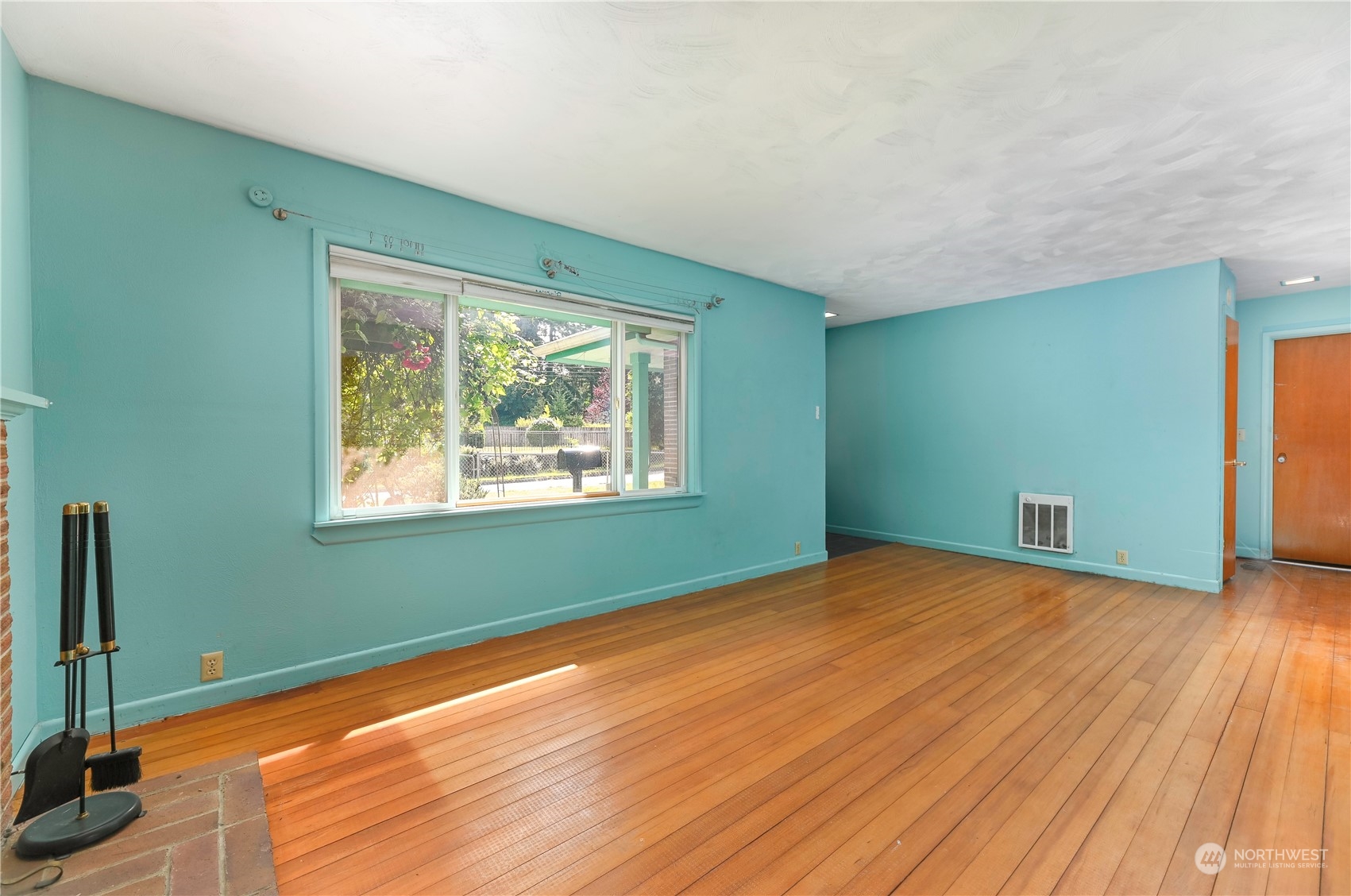 5117 West View Drive Everett, WA 98203 - Photo 3 of 27