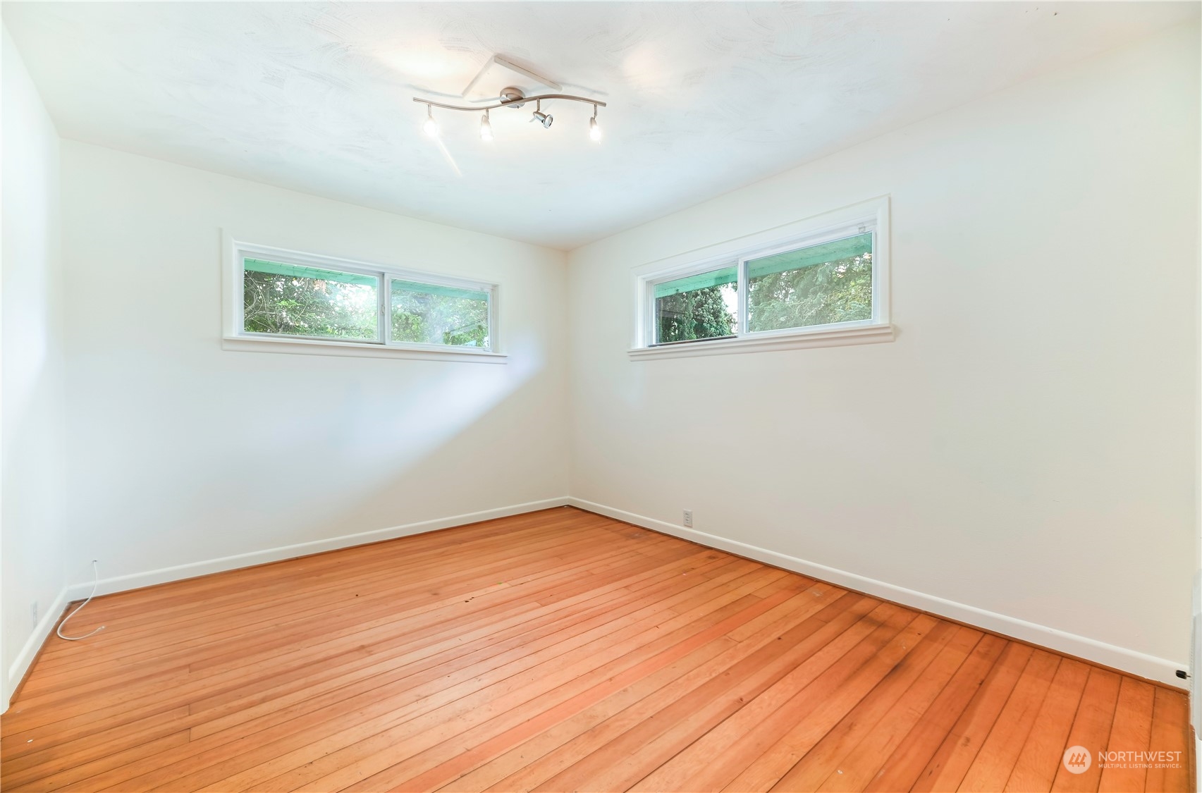 5117 West View Drive Everett, WA 98203 - Photo 4 of 27