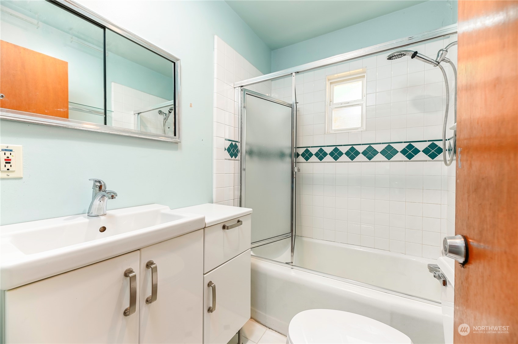 5117 West View Drive Everett, WA 98203 - Photo 5 of 27