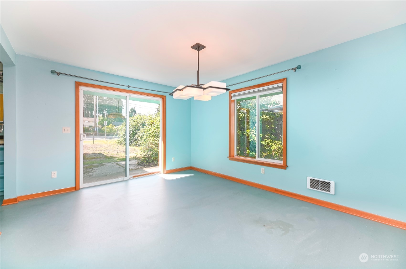 5117 West View Drive Everett, WA 98203 - Photo 10 of 27