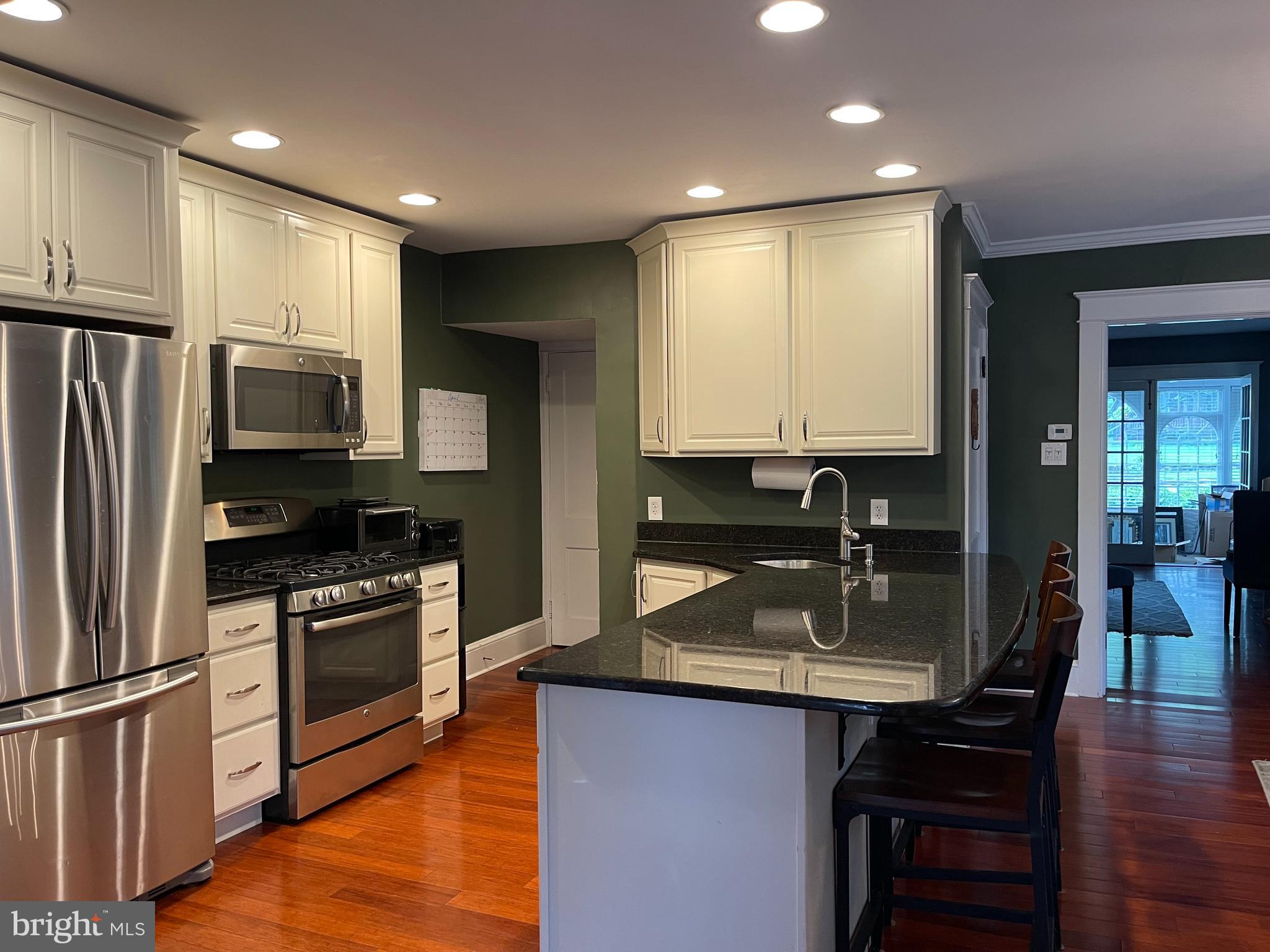 523 Country Club Road York, PA 17403 - Photo 6 of 30