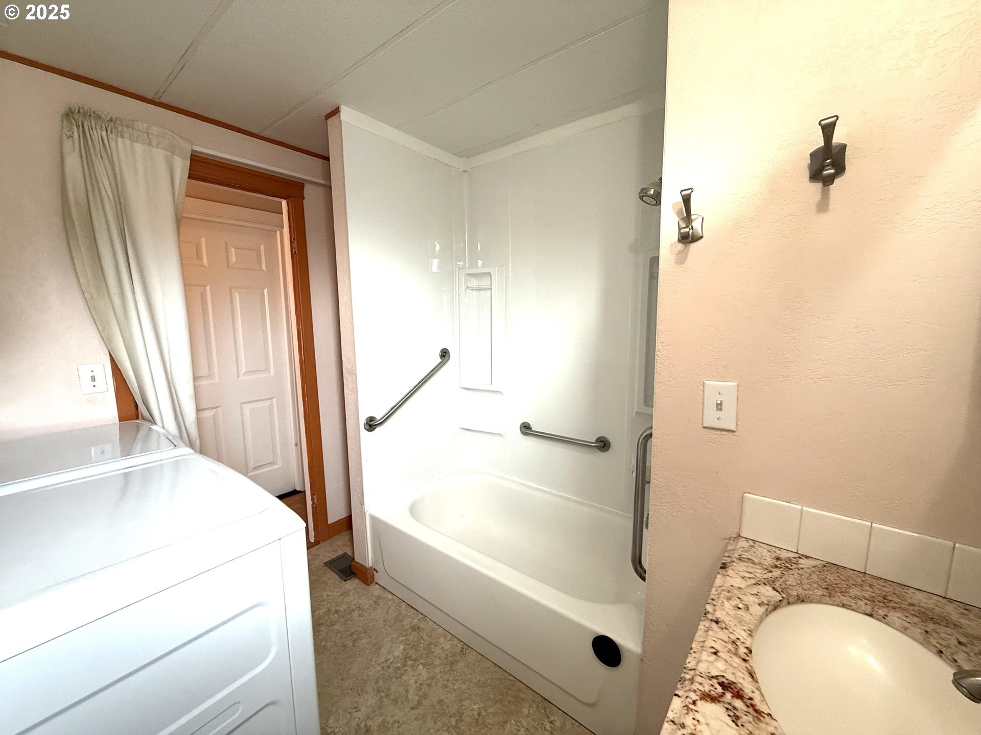 3900 Coburg Road, Unit 9 Eugene, OR 97408 - Photo 18 of 22 Gallery Image 18