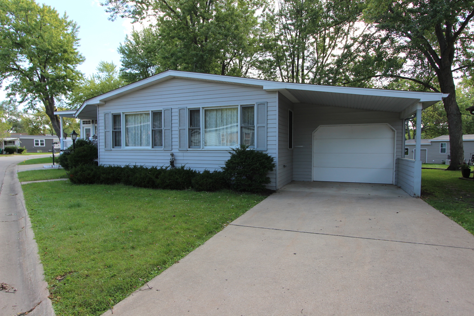 209 Northshore Road Elgin, IL 60123 - Photo 1 of 14