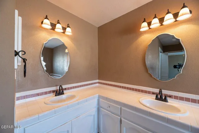 $465,000 | 5912 Via Norte Lane, El Paso, TX 79912