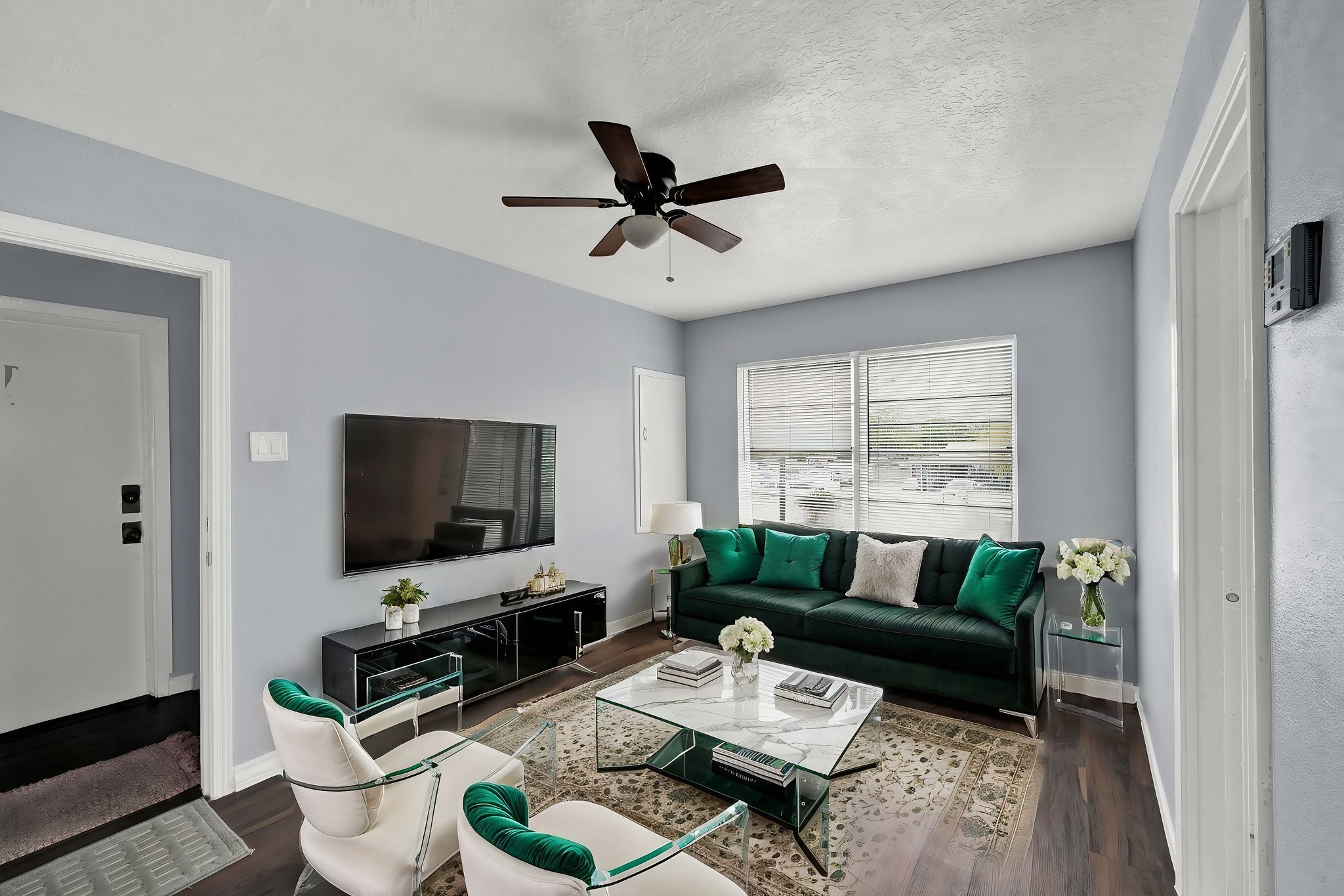 904 Beverly Avenue, Unit 6 Pasadena, TX 77506 - Photo 3 of 32 a living room with furniture a rug and a flat screen tv