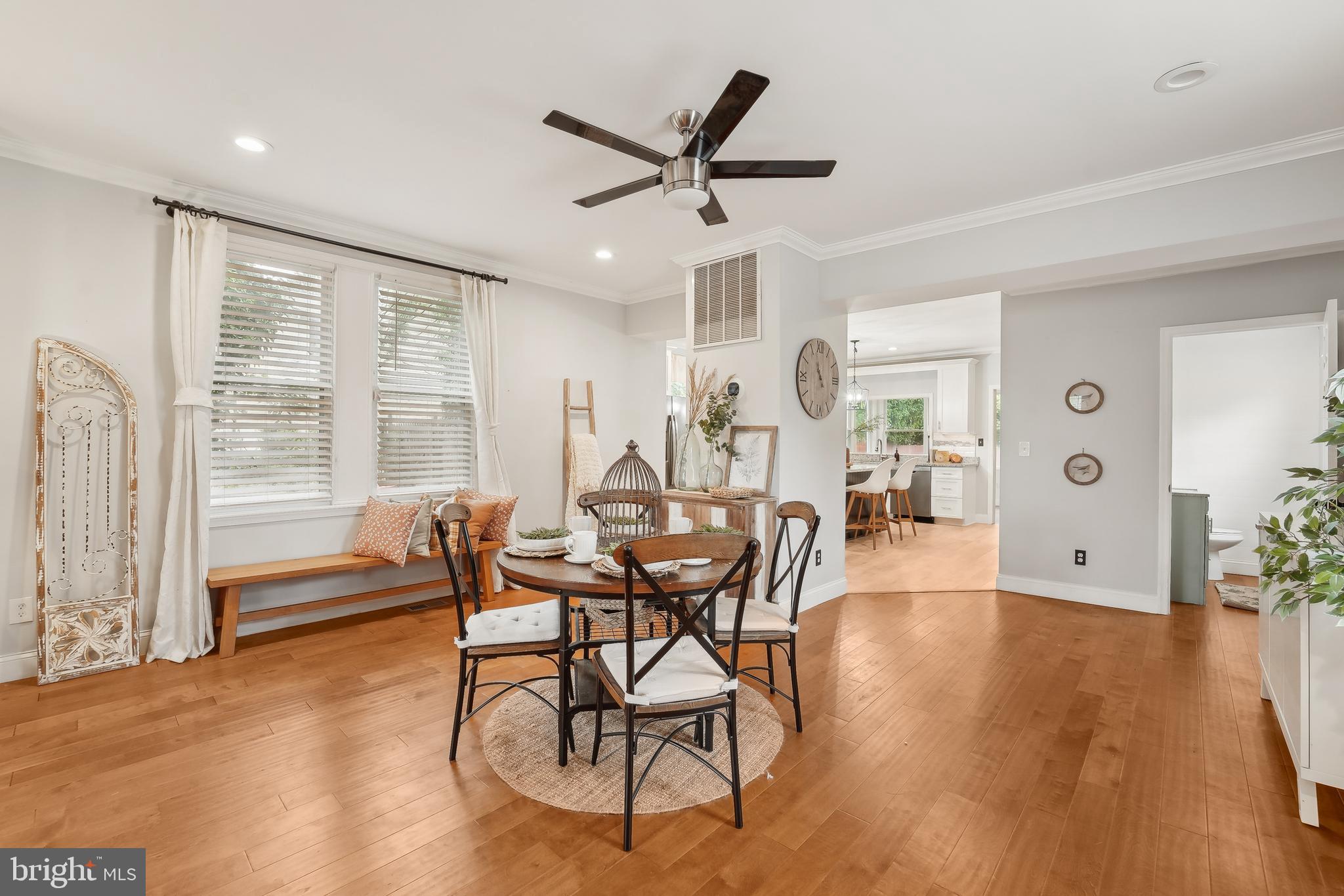 4124 Hamilton Avenue Baltimore, MD 21206 - Photo 12 of 41 a dining room with furniture and window