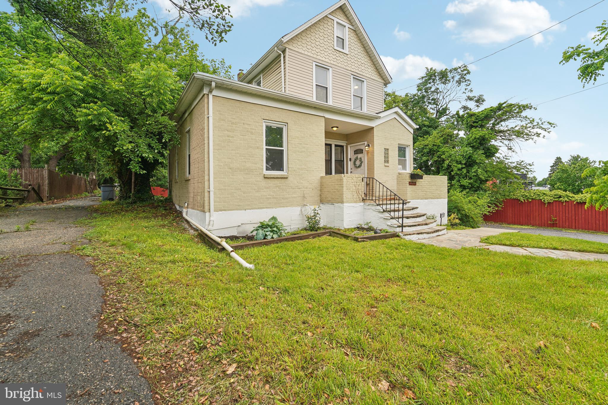 4124 Hamilton Avenue Baltimore, MD 21206 - Photo 2 of 41 a view of a house with a yard