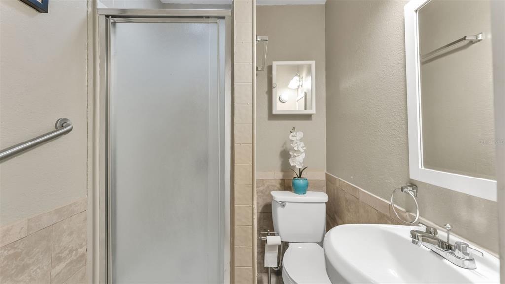 515 Easy Street Bartow, FL 33830 - Photo 19 of 25 a bathroom with a toilet a sink and mirror