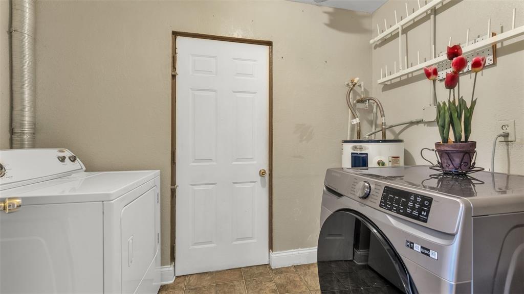 515 Easy Street Bartow, FL 33830 - Photo 20 of 25 a kitchen with a stove and a sink