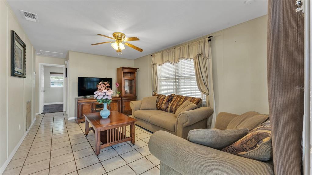 515 Easy Street Bartow, FL 33830 - Photo 4 of 25 a living room with furniture and a chandelier