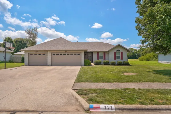 $244,900 | 121 Deer Run, Willard, MO 65781