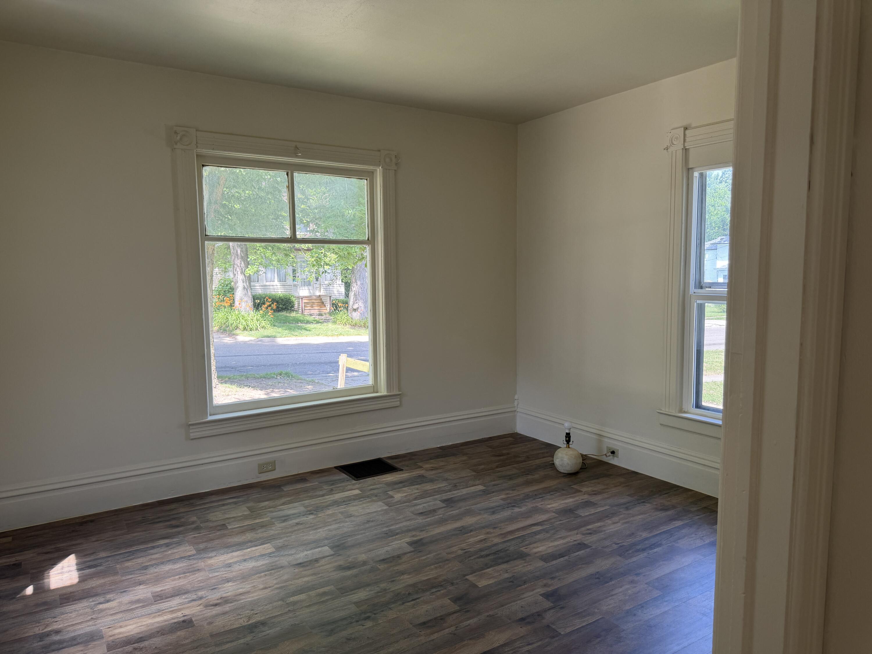 814 North Clinton Street Albion, MI 49224 - Photo 2 of 48 IMG_6598