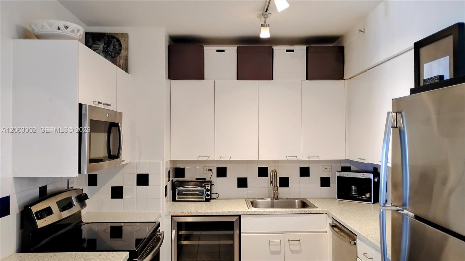 1500 Bay Road, Unit 1002S Miami Beach, FL 33139 - Photo 10 of 23 Gallery Image 10
