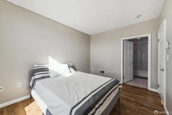 $330,000 | 1121 40th Street, Unit 5405, Emeryville, CA 94608