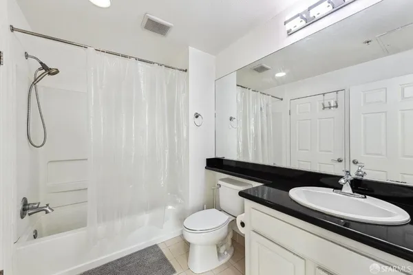 $330,000 | 1121 40th Street, Unit 5405, Emeryville, CA 94608