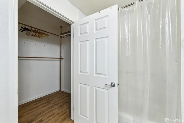 $330,000 | 1121 40th Street, Unit 5405, Emeryville, CA 94608