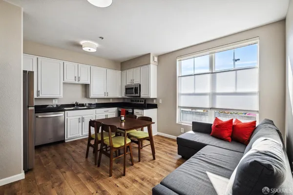 $330,000 | 1121 40th Street, Unit 5405, Emeryville, CA 94608