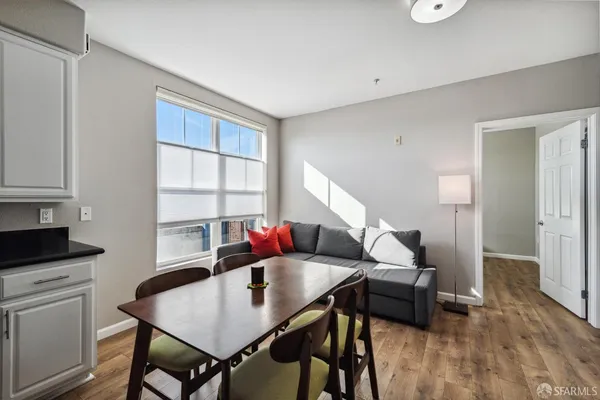 $330,000 | 1121 40th Street, Unit 5405, Emeryville, CA 94608