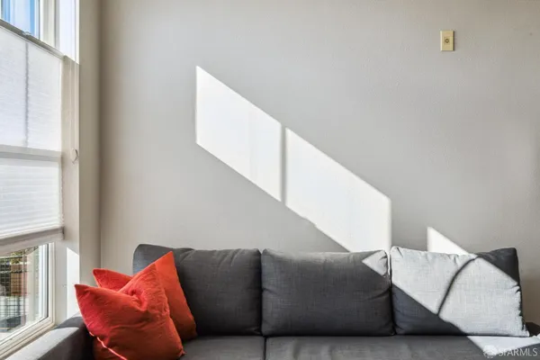 $330,000 | 1121 40th Street, Unit 5405, Emeryville, CA 94608