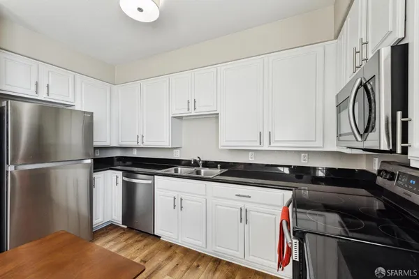 $330,000 | 1121 40th Street, Unit 5405, Emeryville, CA 94608